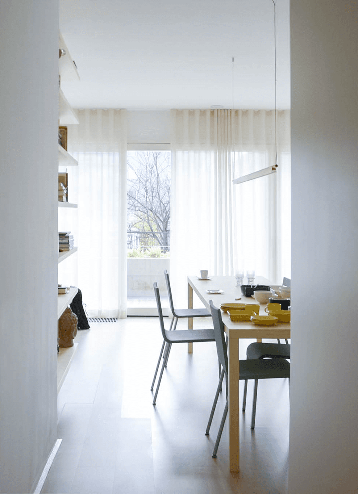 Jedilnica z jedilno mizo narejeno po meri