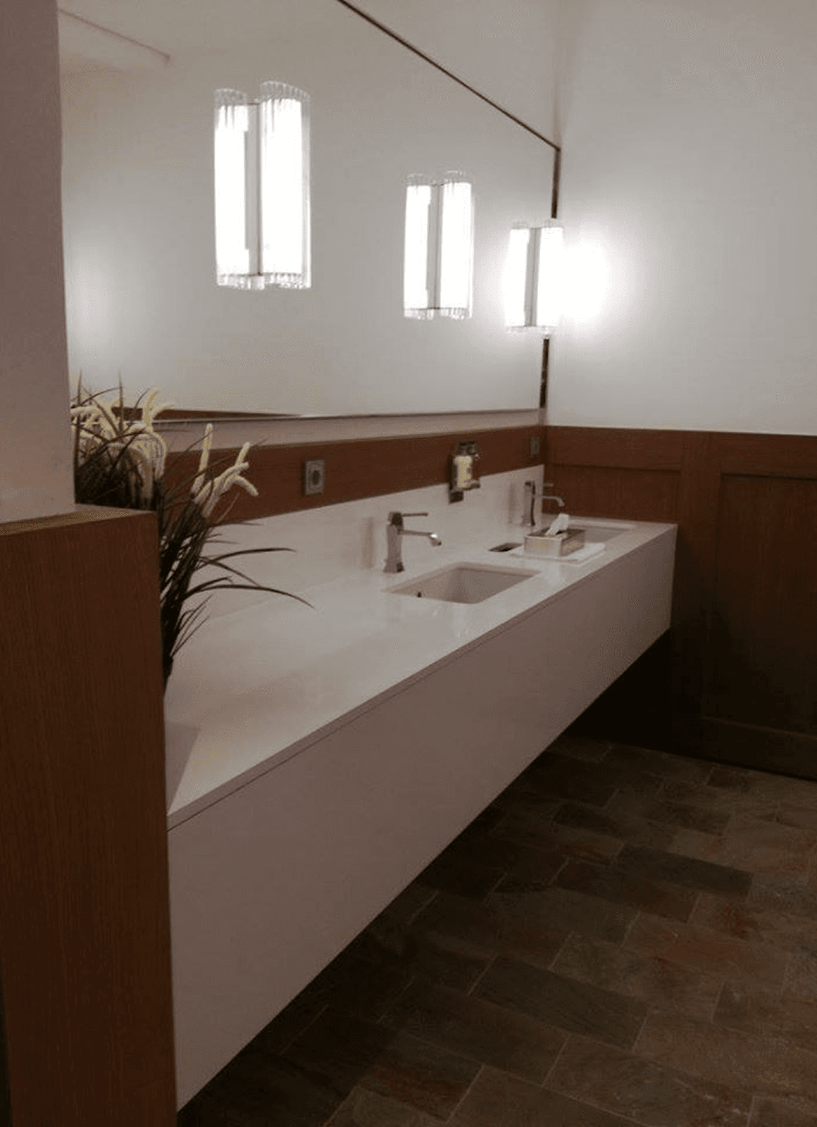 Masivne obloge iz hrastovega lesa v Kraljevi Hiši na Bledu