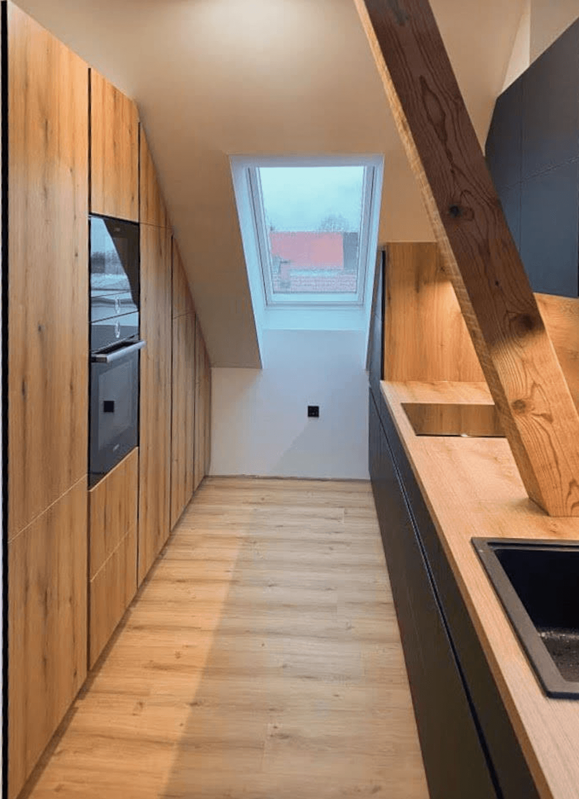 Sodobna kuhinja iz hrasta