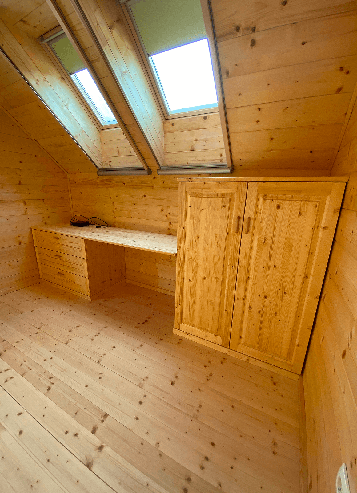 Pohištvo iz smrekovega lesa za vikend hišo v Kranjski Gori