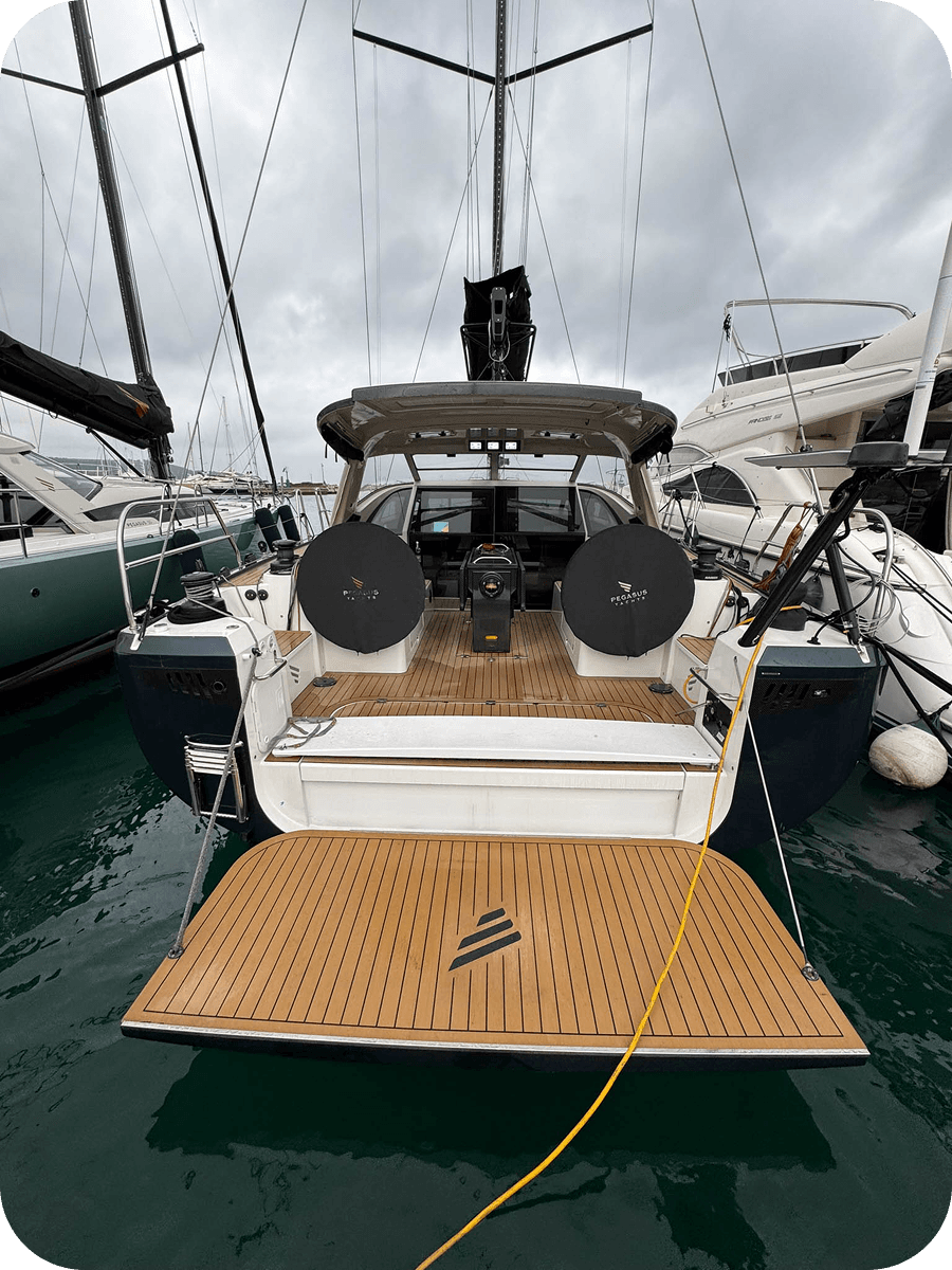 Jadrnica Pegasus na morju