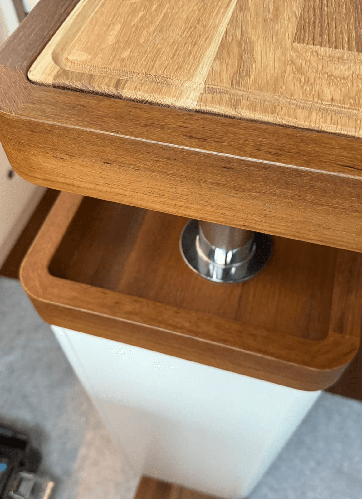 Detajl v teak lesenem pohištvu