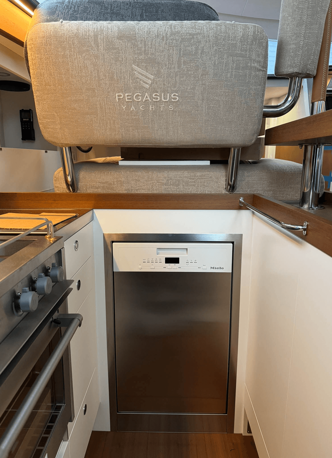 Kuhinja v jadrnici Pegasus